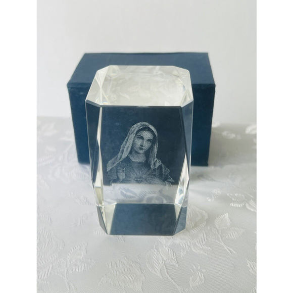Madonna Virgin Mary Laser Etched Crystal Clear Glass 3D Paperweight IOB - Picture 3 of 7